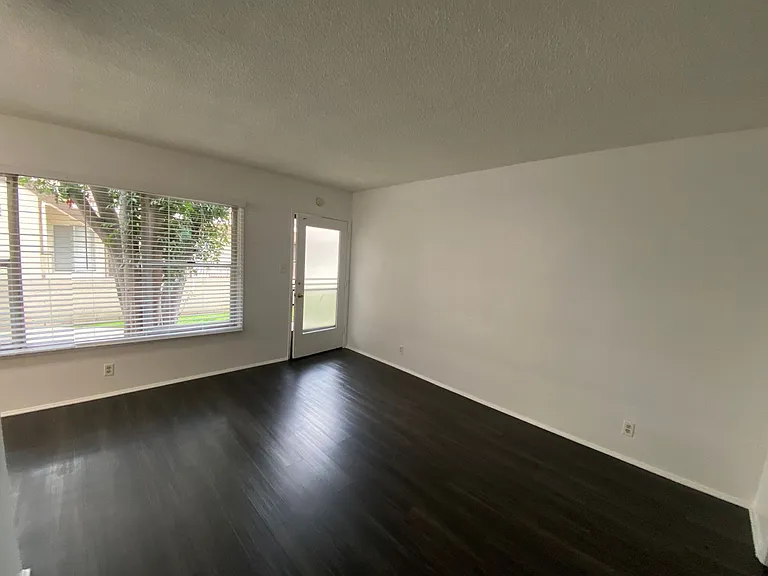 1019 Stanley Ave #1029 — Photo 6