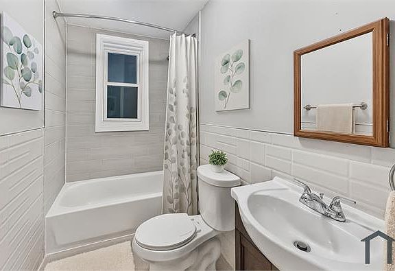 3rd image of 185 Roseville Ave #1