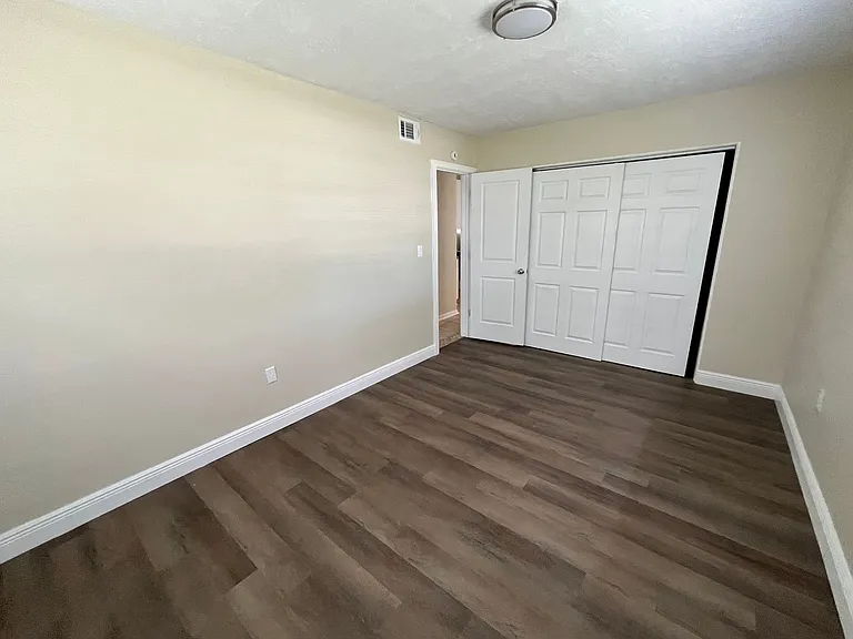 424 S Brevard Ave — Photo 10