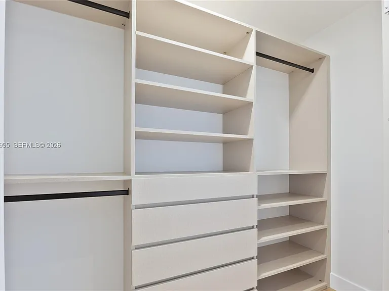 700 NE 24th St #5402 — Photo 35