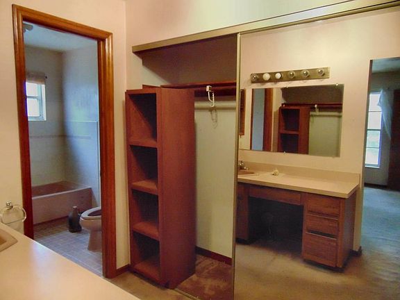 5th image of 8400 SE 80th St