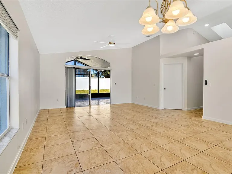 1538 Avleigh Cir — Photo 4