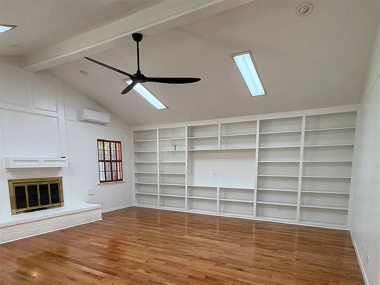 922 Hector Ave — Photo 6
