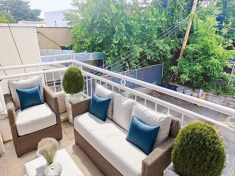 4310 Broadway #2 — Photo 4
