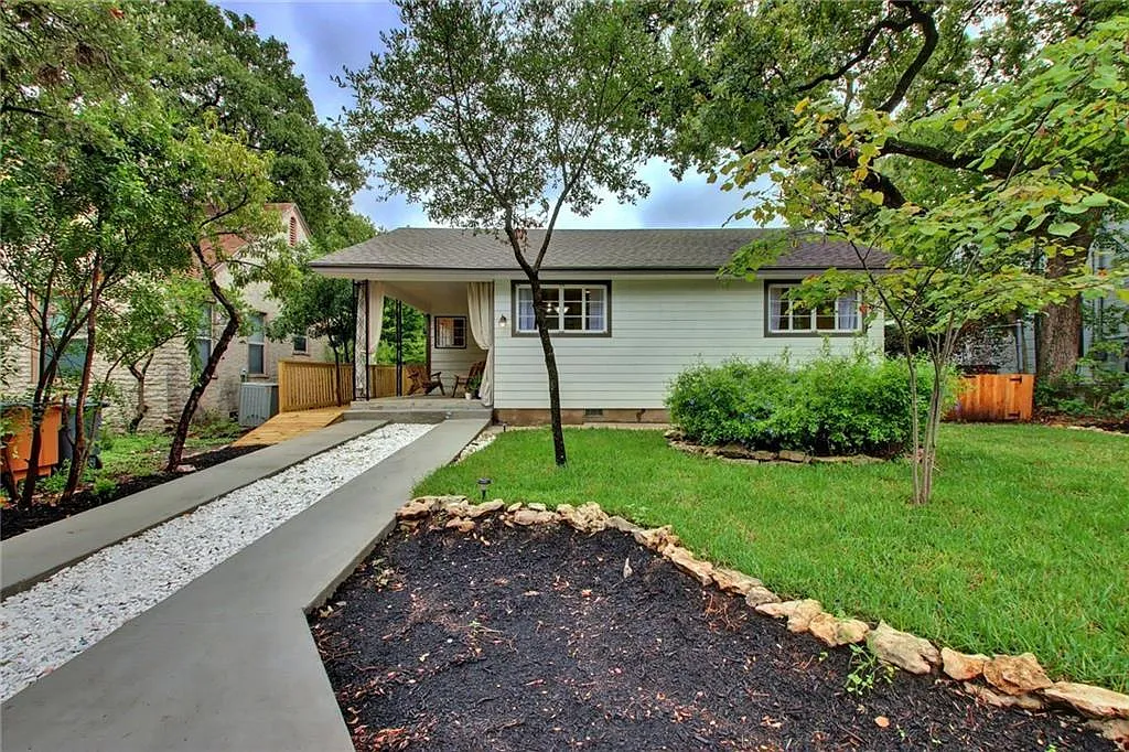 2 bed, 2.0 bath, 1395 sqft, $3,200 — Photo 2