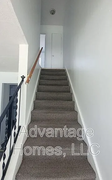 711 N 70th Ter — Photo 16