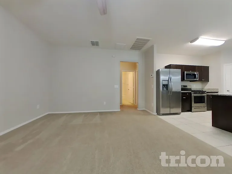 30900 W Picadilly Rd — Photo 2