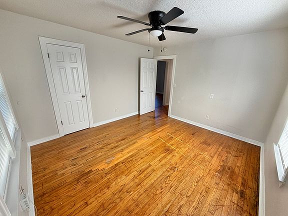 3rd image of 1204 NE 42nd St