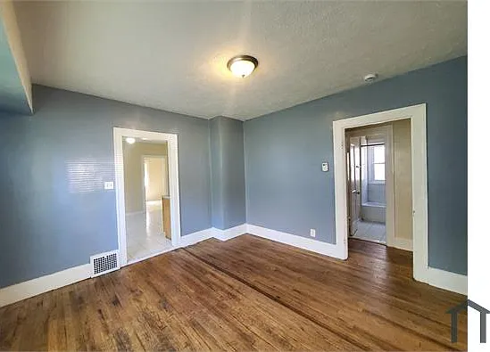 2 bed, 1025 sqft, $975 — Photo 2