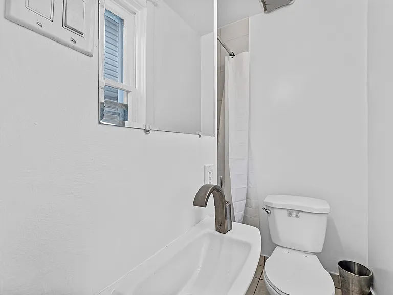 240 Blackburn Ave — Photo 53