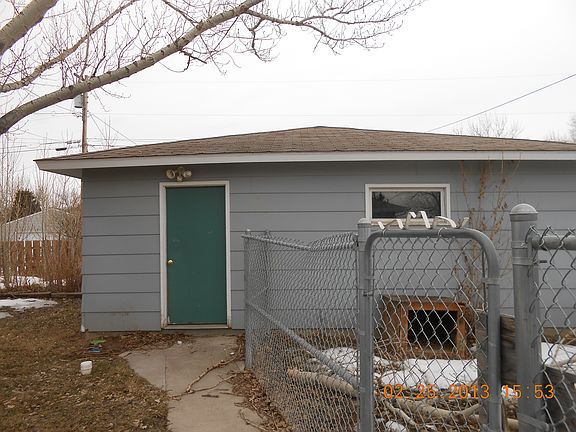 garage -dog kennel