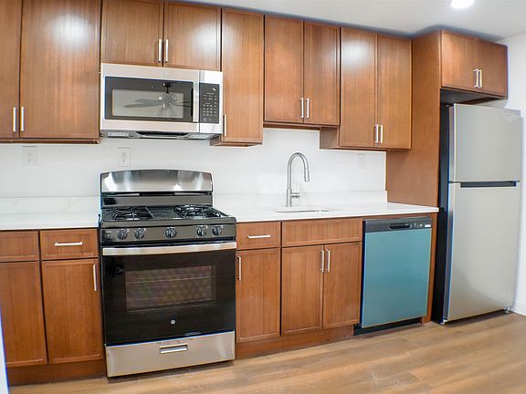 5th image of 300 Cator Ave #2