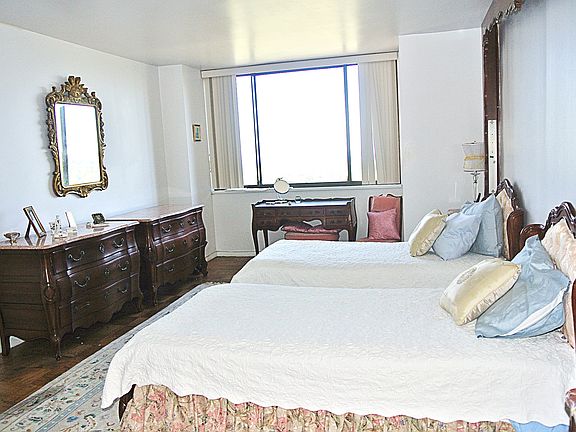 3rd image of 27010 Grand Central Pkwy APT 26M