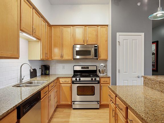 4th image of 500 Grant St E #307