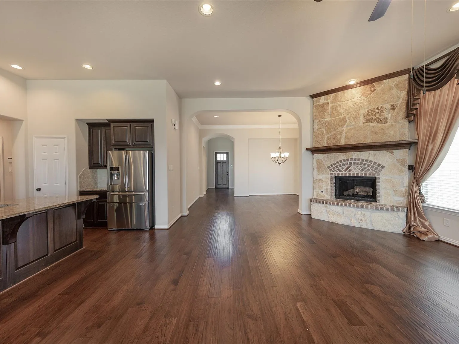 4 bed, 3.5 bath, 3076 sqft, $2,999 — Photo 4