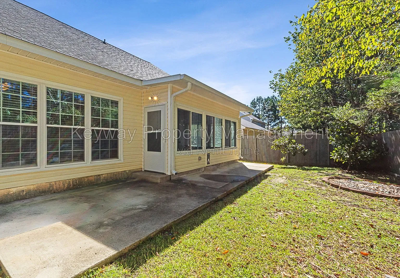 3 bed, 2.5 bath, 2255 sqft, $1,965 — Photo 3