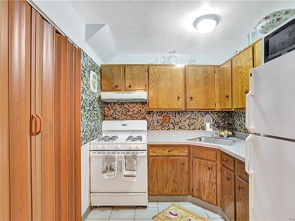 4th image of 830A Cauldwell Ave #B1