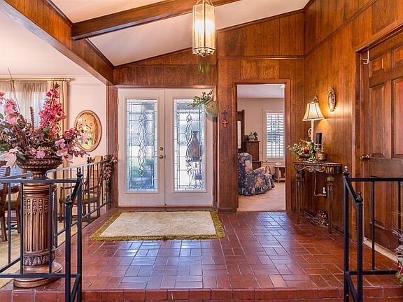 5th image of 1405 Brook Hollow Dr