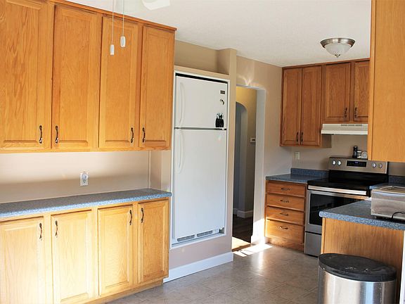 2nd image of 1719 Maple Dr SE
