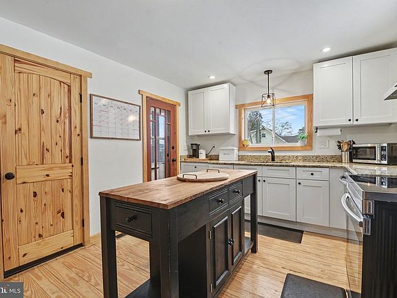 4th image of 1117 State Rd