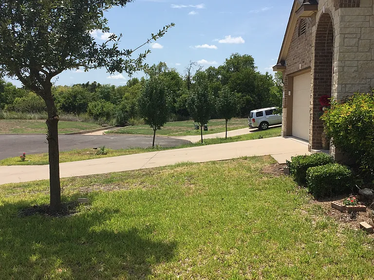 6725 Mundo Dr — Photo 1