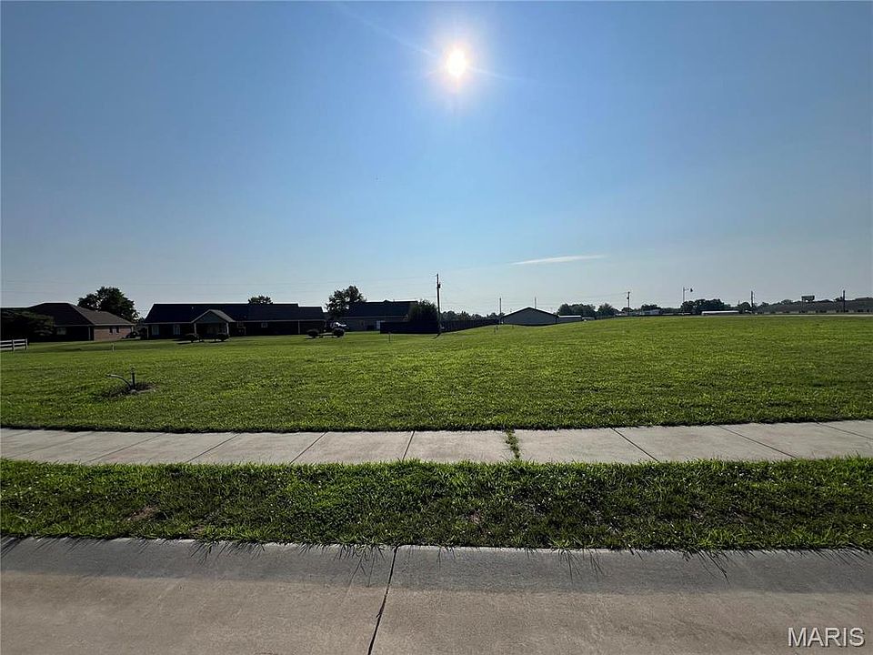 1st image of 1660 Redbud Ln