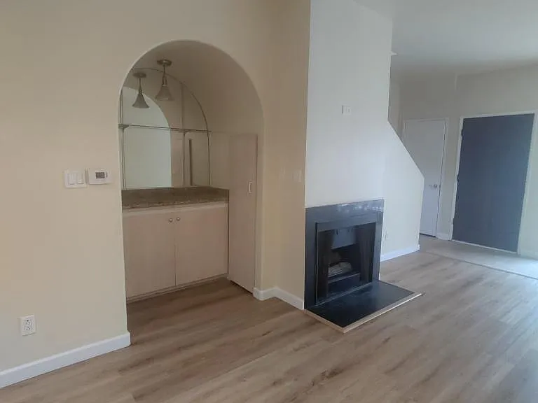 856 W Beach Ave #20 — Photo 7