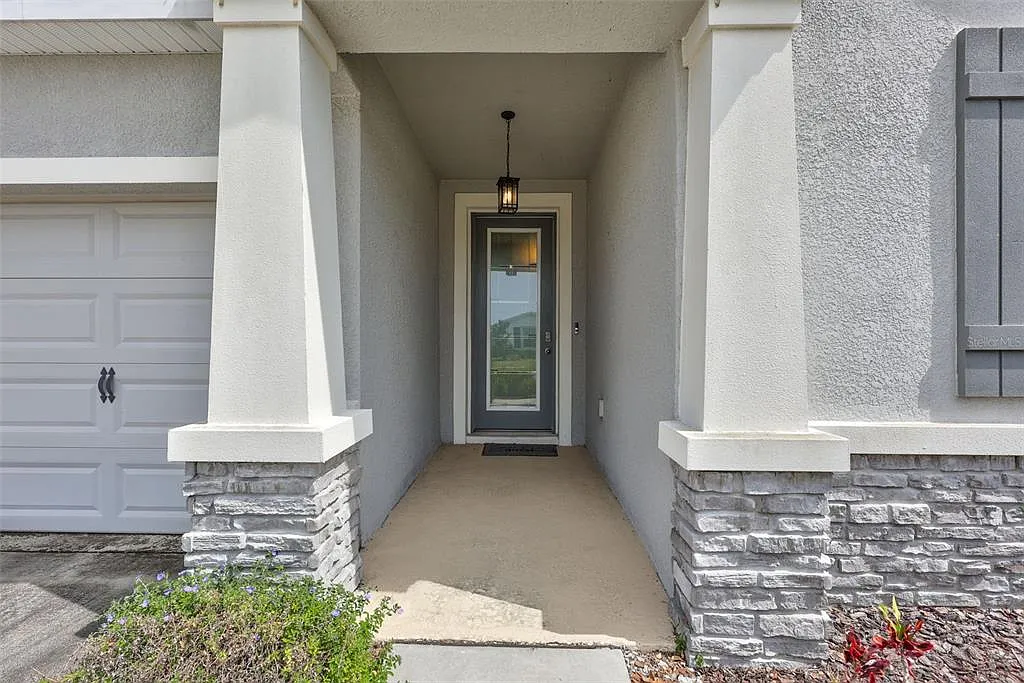 4 bed, 3.5 bath, 2828 sqft, $3,950 — Photo 2
