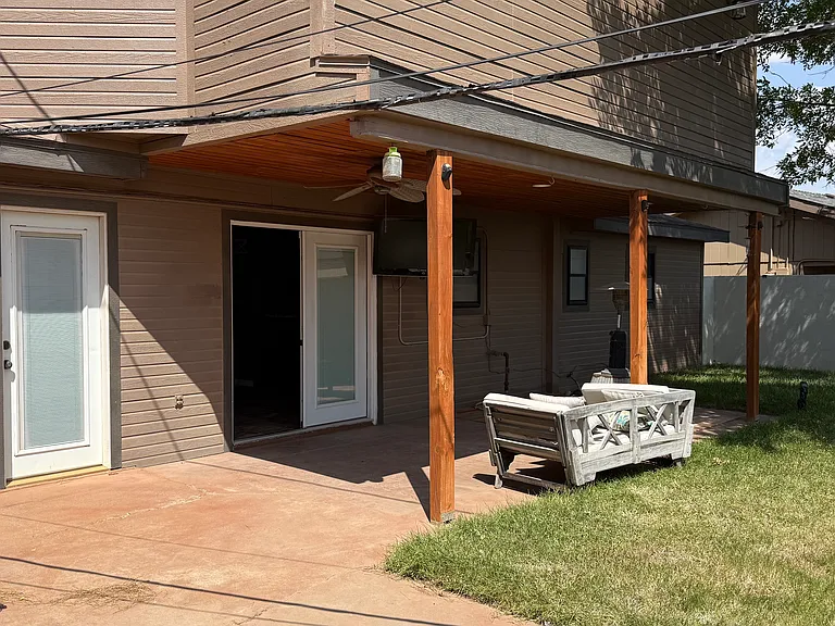 1840 E 49th St — Photo 25