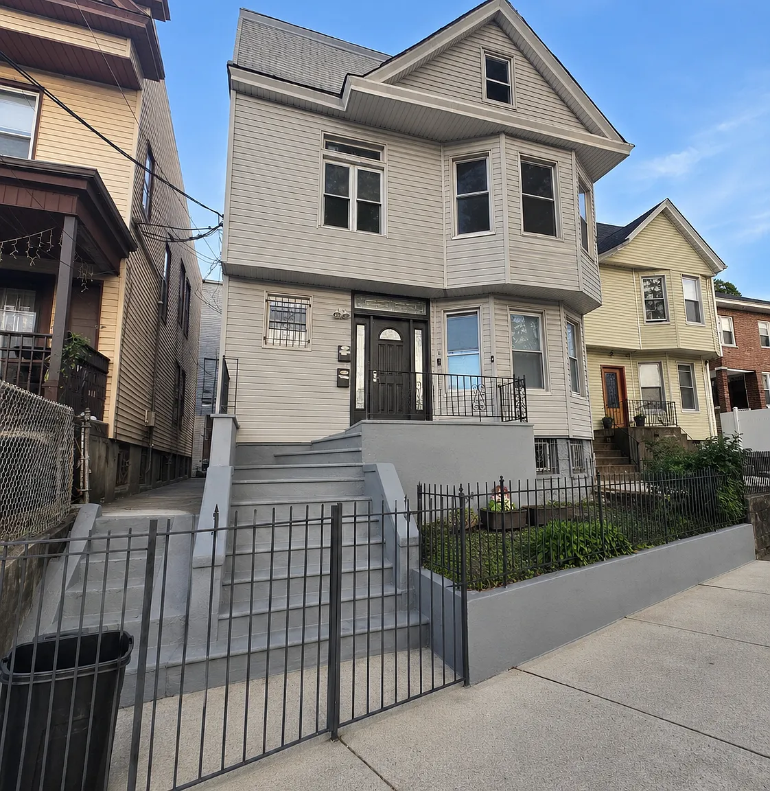 3 bed, 950 sqft, $2,500 — Photo 2