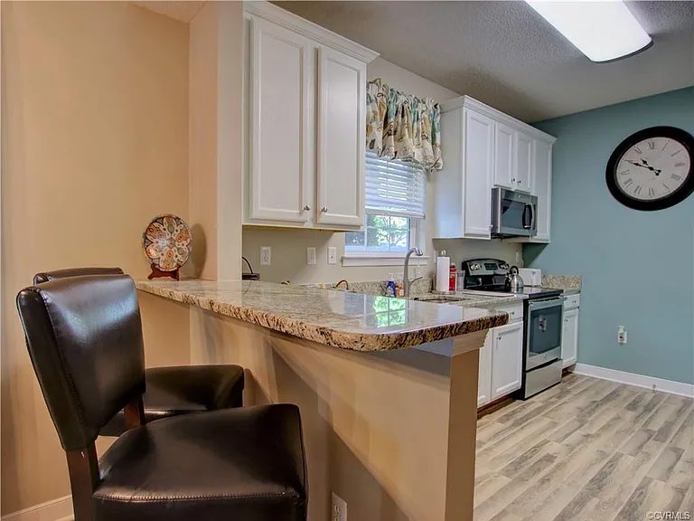 4706 Twin Hickory Lake Dr — Photo 6