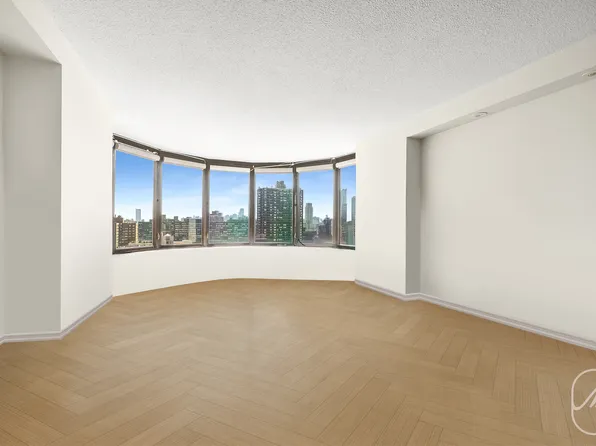 330 East 38th Street image 2 of 30