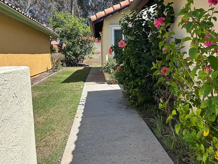 830 Glenwood Way — Photo 3