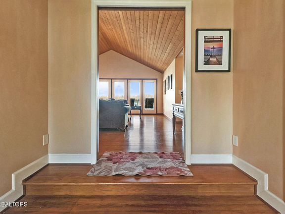 3rd image of 153 Dovenshire Dr