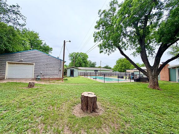 5th image of 809 S Leggett Dr
