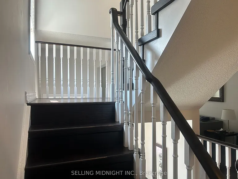 2413 Ravinebrook Cres — Photo 16