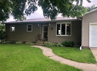 209 Apache Dr, Norway, IA 52318