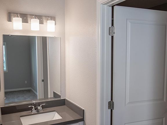 3rd image of 5610 Daffodil Cir #508