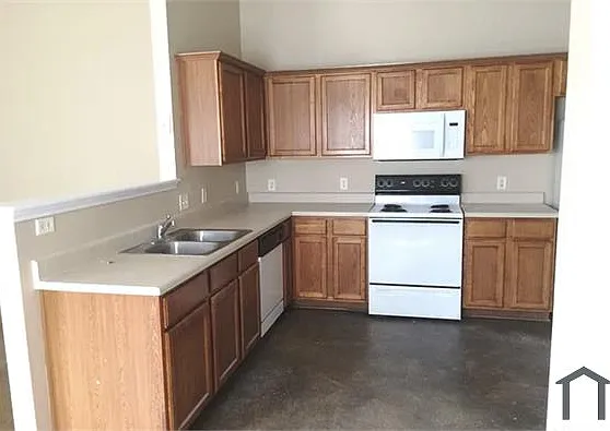 5718 Golf Hts — Photo 7