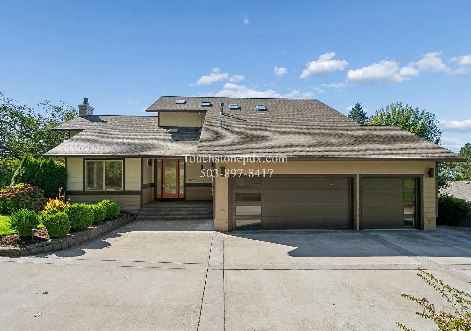 Gorgeous Setting Updated Large Home in SW Portland! — Photo 4