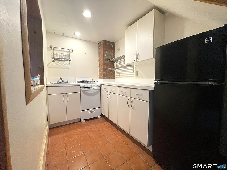 540 Whitney Ave #4 — Photo 5