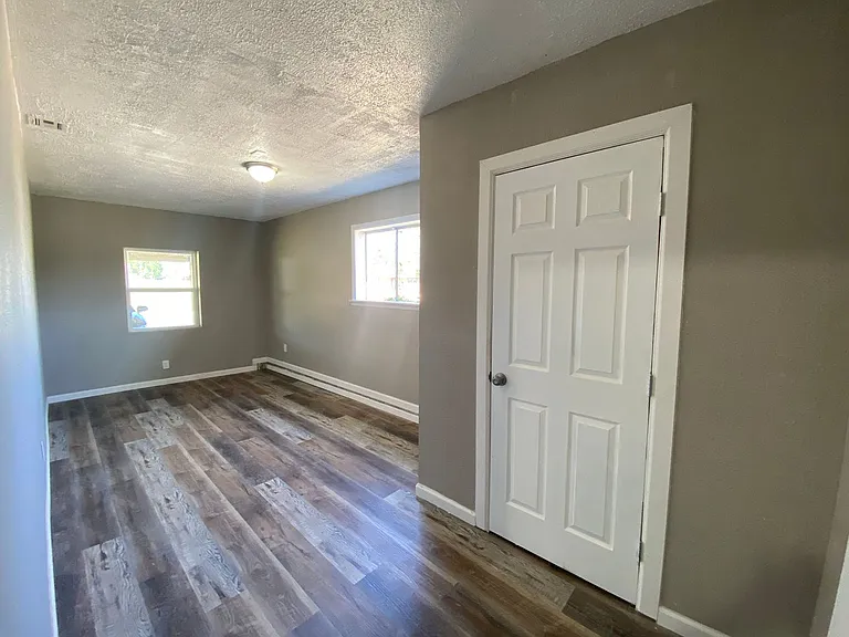 1800 NE 56th St — Photo 3