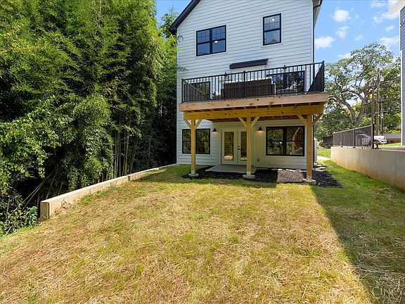 4th image of 3925 Paxton Ave