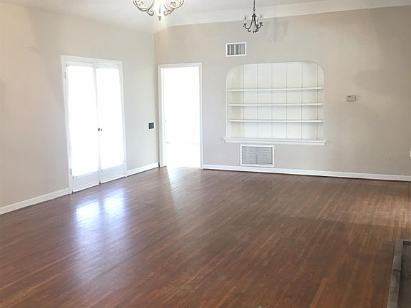 3rd image of 510 N Raymond Ave