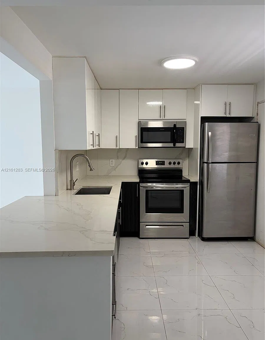 1401 NE 191st St — Photo 1