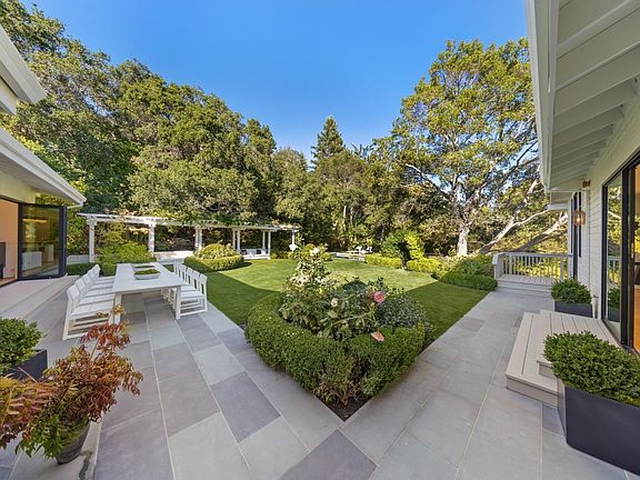 4th image of 300 Goodhill Road