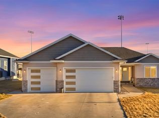 1405 E Tartan Dr, North Liberty, IA 52317