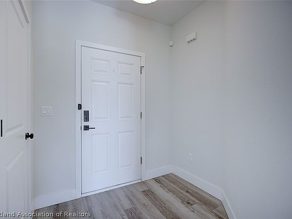 5th image of 111 Vale Ct