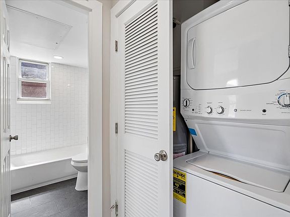 5th image of 1410 Young St SE APT 3