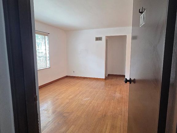 4th image of 5816 Sunshine Dr #1N
